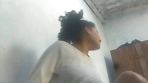 Cunhadinha me acordou em casa!!Mas s quis fuder sem camisinha na Cama do Corno !! BombomD4 Vdeo Completo no RED !!